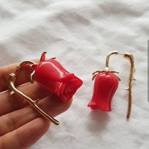 ❤️NWT Wearable Art Rose, Push-back 3D Earrinfs. Gold, Red. 28 x 52 mm.